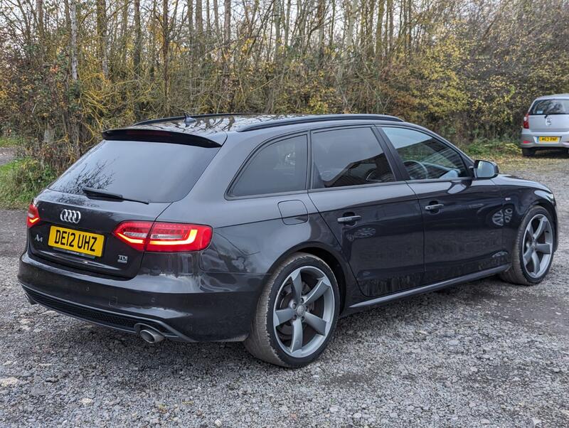 AUDI A4 AVANT 3.0 TDI V6 Black Edition  2012