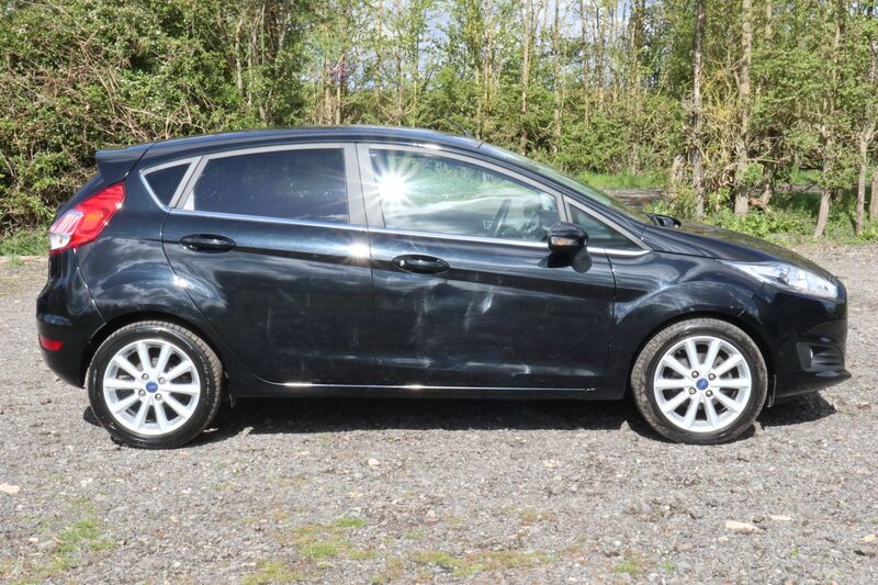 FORD FIESTA TITANIUM 2016