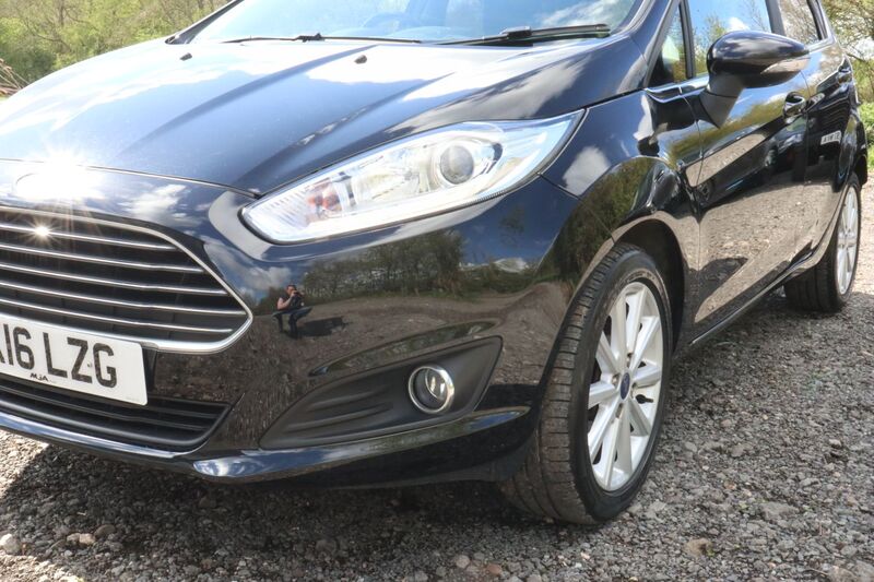 FORD FIESTA TITANIUM 2016