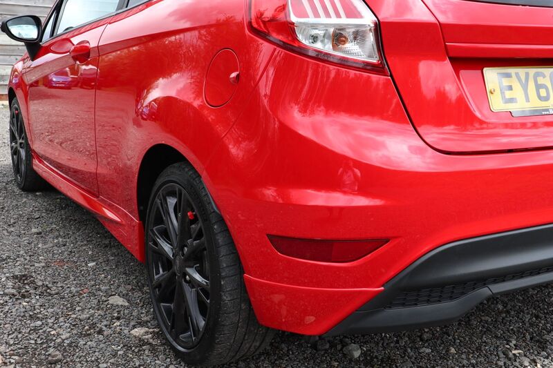 FORD FIESTA ST-LINE RED EDITION 2016