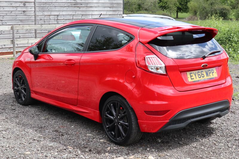 FORD FIESTA ST-LINE RED EDITION 2016