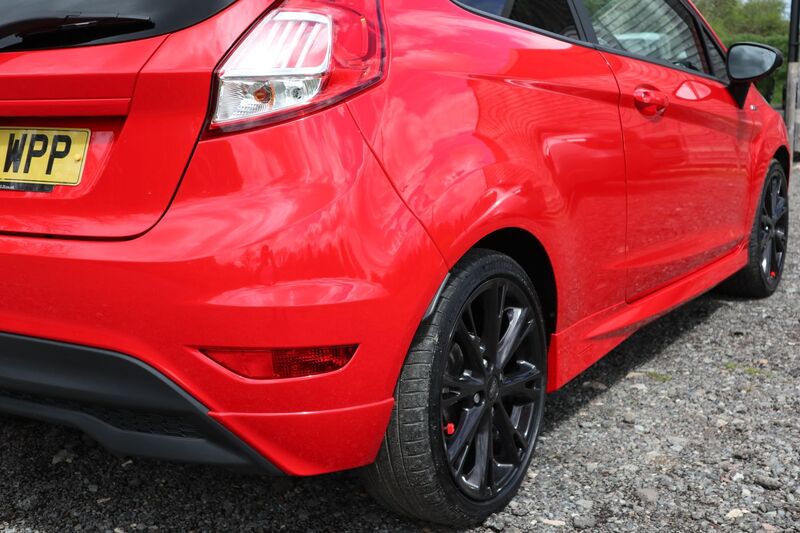 FORD FIESTA ST-LINE RED EDITION 2016