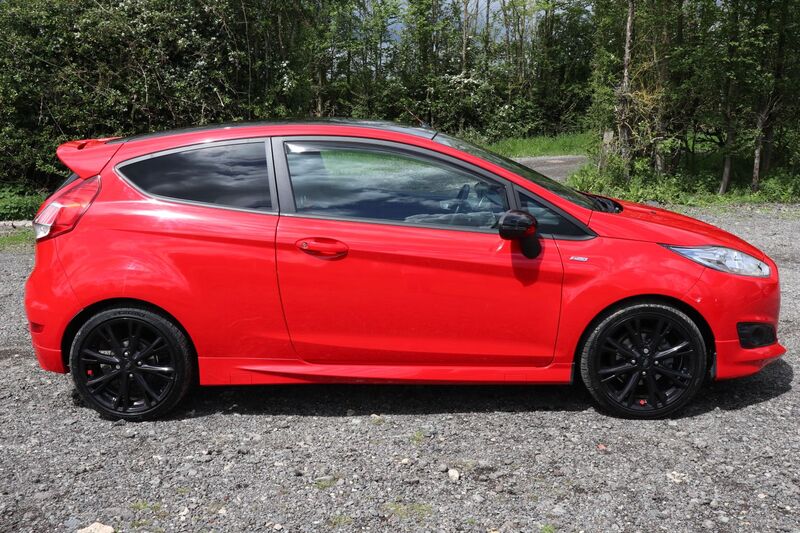 FORD FIESTA ST-LINE RED EDITION 2016