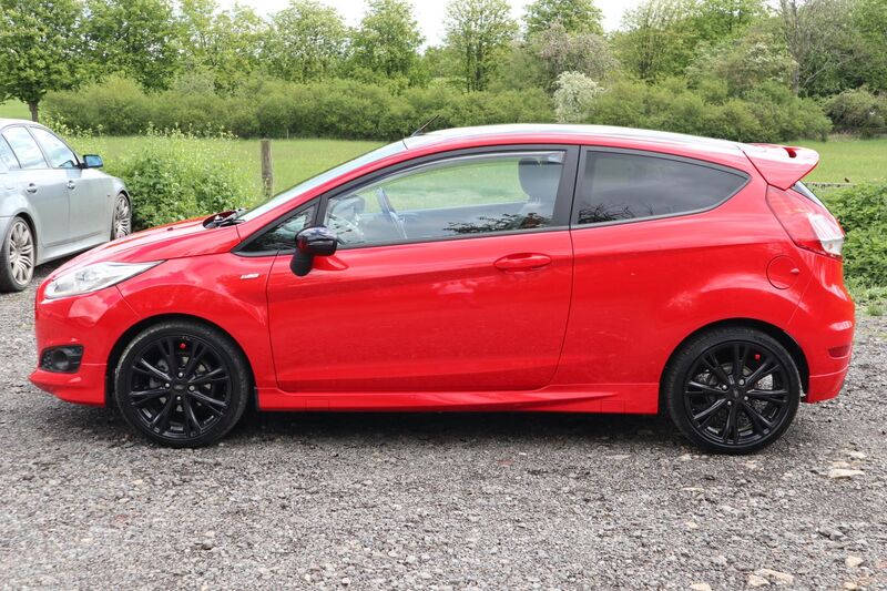 FORD FIESTA ST-LINE RED EDITION 2016