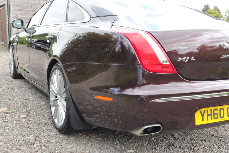 JAGUAR XJ D V6 PORTFOLIO 2010